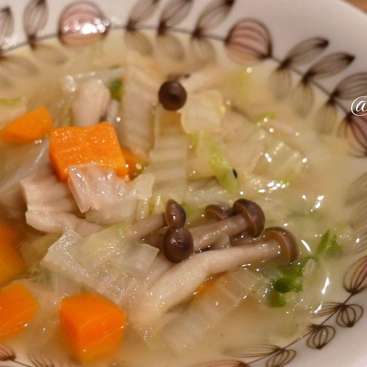 ダイエットにも良い!野菜たっぷりの鶏スープ